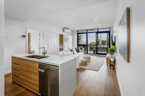 Alkira Luxe - 100m To Shops - Sleeps 4 - Accommodation Southport 0