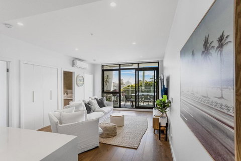 Alkira Luxe - 100m To Shops - Sleeps 4 - Accommodation Southport 1