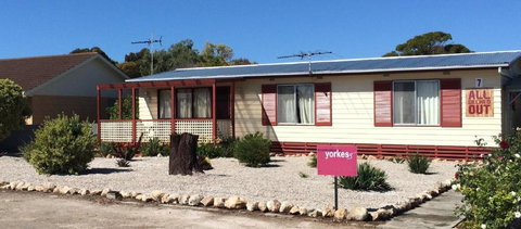 All Decked Out In Edithburgh - Accommodation Southport 0