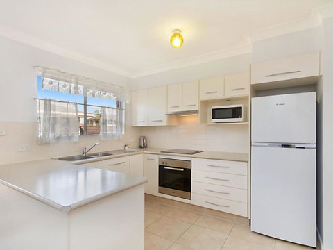 Allamanda Court Unit 6 - Accommodation Southport 3