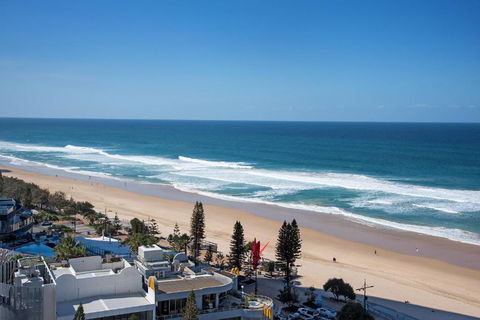 Allunga Stunning Beach Side Apartment - Southport Accommodation 3