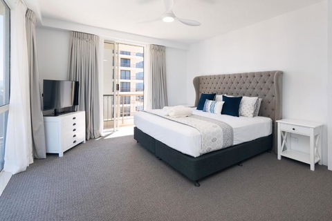 Allunga Stunning Beach Side Apartment - Southport Accommodation 1