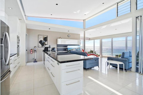 Allure - Accommodation Southport 4