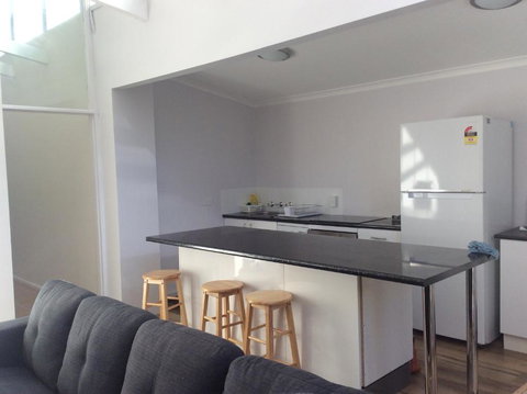 Alpha Centauri Townhouses - Accommodation Southport 2