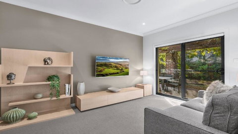 Amaroo Lodge - The Vintage - Accommodation Southport 0