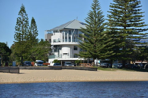 Amazing Currimundi Lakefront Ocean Penthouse - Accommodation Southport 4