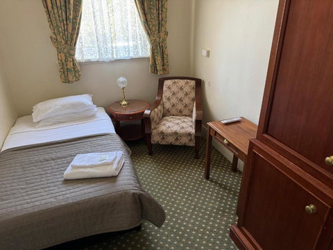 American Hotel Creswick - Accommodation Southport 3