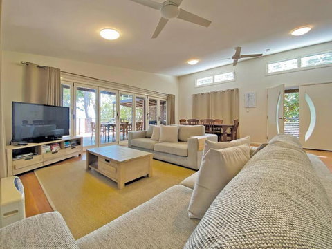 AMITY SEASIDE - Accommodation Southport 3