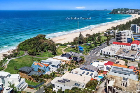 An Oasis By The Beach With Ocean Views Daybed BBQ - Accommodation Southport 2