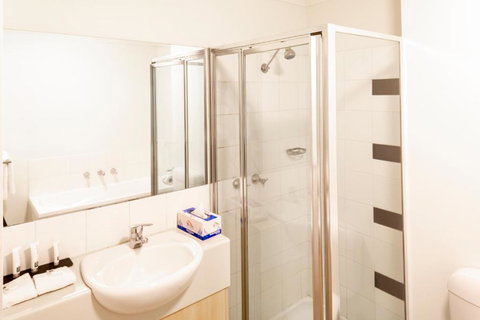 Amazing Accommodations: St Kilda - Accommodation Southport 2