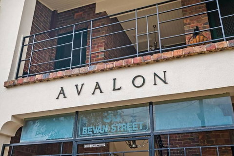 Awesome Albert Park Art Deco Gem 2 Bedroom Bevan 2 - Accommodation Southport 1
