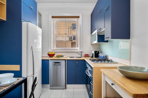 Awesome Albert Park Art Deco Gem 2 Bedroom Bevan 2 - Accommodation Southport 4