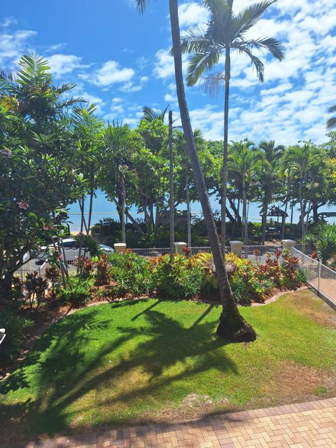 Apartment 12 On Trinity Beach - Accommodation Southport 0