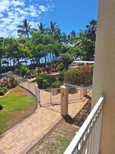 Apartment 12 On Trinity Beach - Accommodation Southport 3