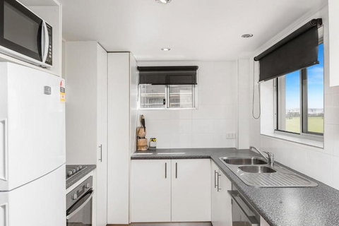 Apartment 4B - Accommodation Southport 4