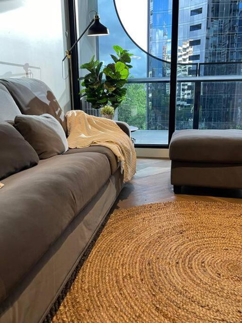 Apartment In Melbourne With Pool - Accommodation Southport 1