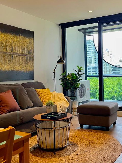 Apartment In Melbourne With Pool - Accommodation Southport 0