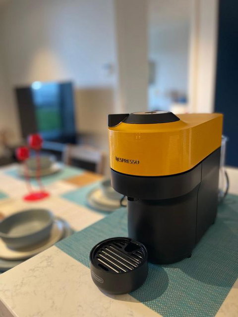 Apartment In Melbourne With Pool - Accommodation Southport 3