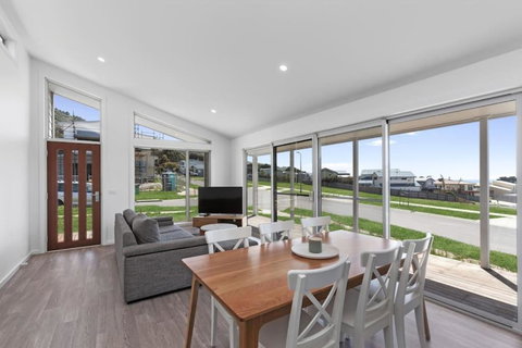 Apollo Bay Getaway - Accommodation Southport 0