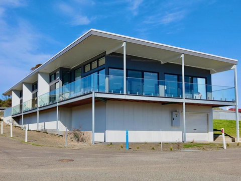 Apt01-The SS Karatta - Accommodation Southport 1