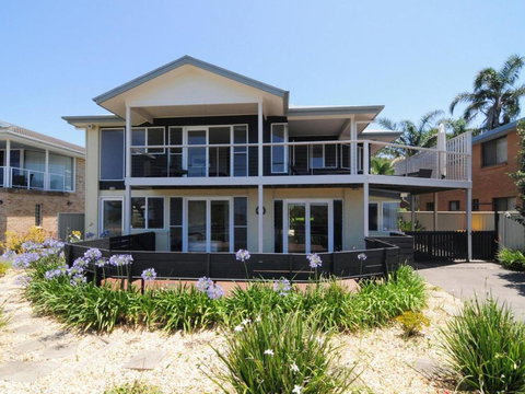 Arcadia By Jervis Bay Rentals - Accommodation Southport 1