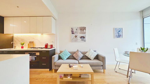 Arden Garden 2B2B1C Apartment By GoodLive - Accommodation Southport 0