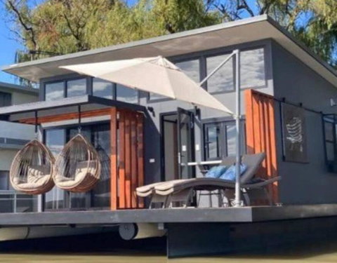 Ark-imedes - Unique Float Home On The Murray River - Accommodation Southport 3