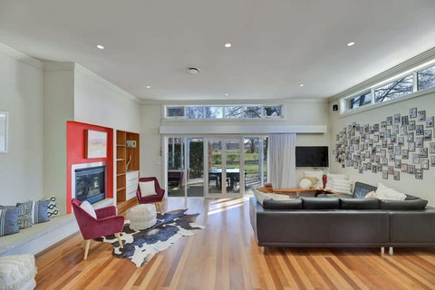 Art House On Anson - Artistic Haven, Spa, Pets - Accommodation Southport 3