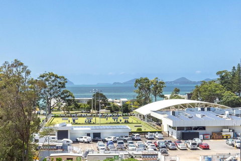 Ash Haven, 19 Ash St - Views, Pool, Air Con, Boat Parking, Wi-Fi - Accommodation Southport 0