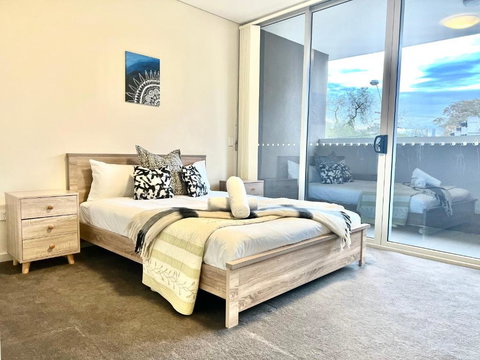 Ashfield 2 Br Apt Bus&Train Shop Parking - Accommodation Southport 0