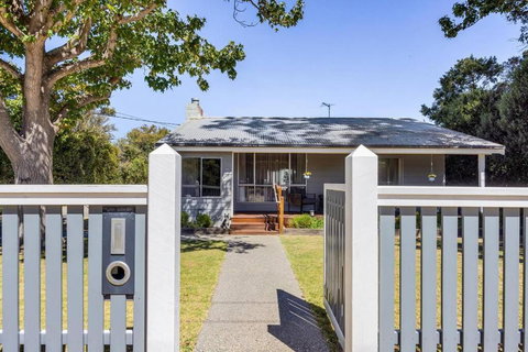 At Lila Rose Rye - Walk To Beach And Shops. - Accommodation Southport 0