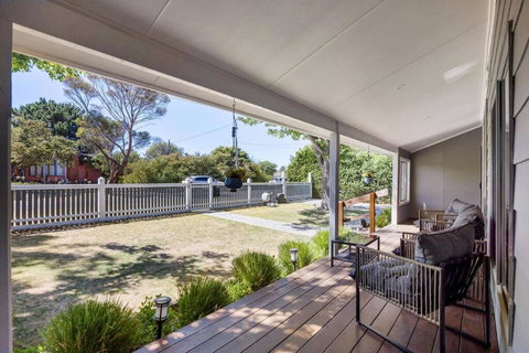 At Lila Rose Rye - Walk To Beach And Shops. - Accommodation Southport 4