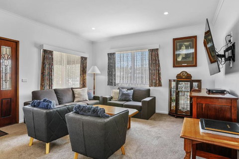 Aunty Wins - Accommodation Southport 1