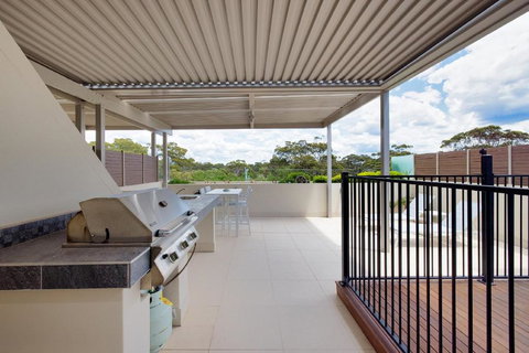 Aura 10 Shoal Bay - Accommodation Southport 3