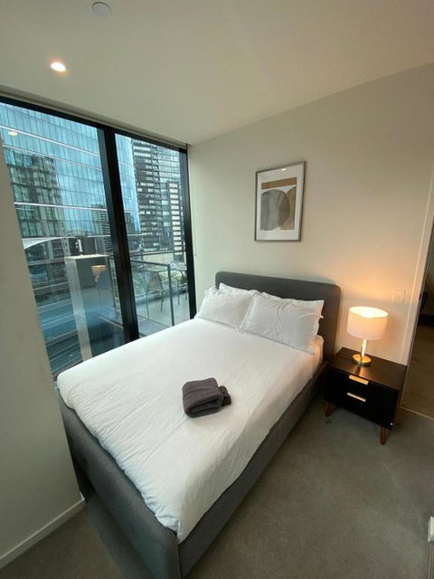 Australia 108 Luxury - Sleeps 5 - Accommodation Southport 0