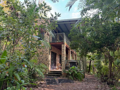 Avalon - Accommodation Southport 0