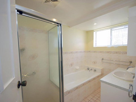 Avilla Court 1 - Accommodation Southport 4