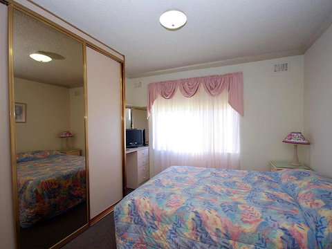 Avilla Court 1 - Accommodation Southport 1
