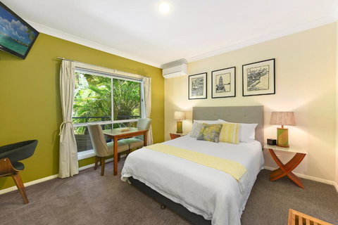 Azura Beach House B&B - Accommodation Southport 2
