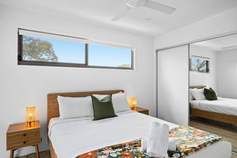 Azure River Side Townhouse - Accommodation Southport 1