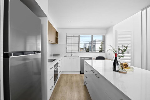 Azure River Side Townhouse - Accommodation Southport 0