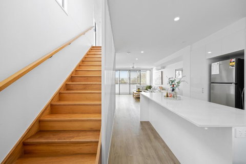 Azure River Side Townhouse - Accommodation Southport 3