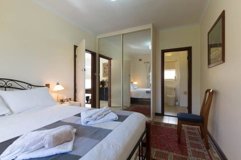 B9 Crawley Apartment 1 BRM & Sleepout Near UWA - Accommodation Southport 0