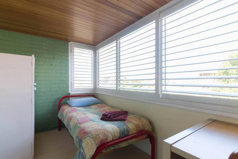 B9 Crawley Apartment 1 BRM & Sleepout Near UWA - Accommodation Southport 1