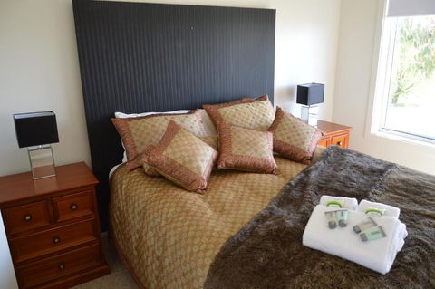 BATHURST GOLDFIELDS RESIDENCE On MOUNT PANORAMA - Southport Accommodation 0
