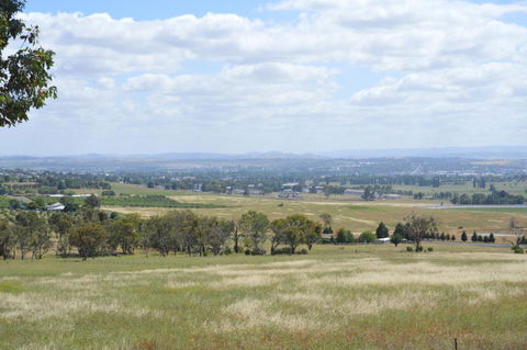 BATHURST GOLDFIELDS RESIDENCE On MOUNT PANORAMA - Southport Accommodation 1