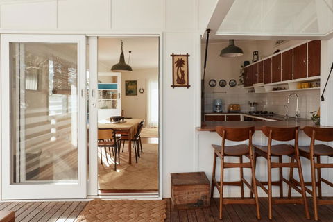 BAY PROPERTIES . The Sailor Shack - Southport Accommodation 2