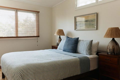 BAY PROPERTIES . The Sailor Shack - Southport Accommodation 3