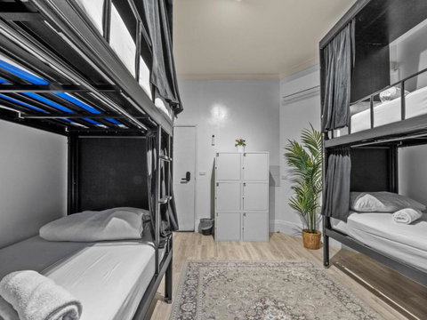 AZZURRO POD HOTEL Darling Harbour- Near ICC - Accommodation Southport 1