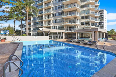 Pacific Regis Beachfront Holiday Apartments - Southport Accommodation 3